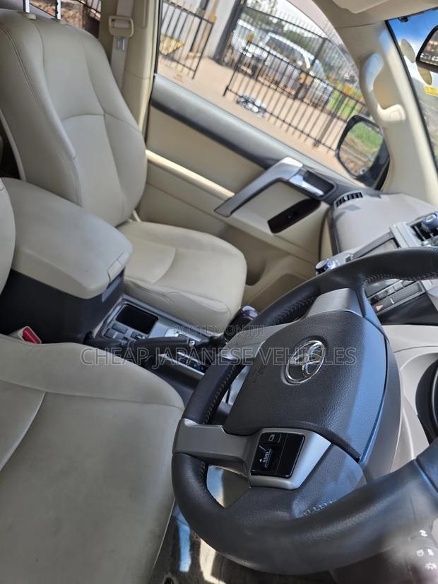 Toyota Land Cruiser Prado 2.8 2017 Black