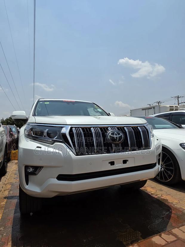 Toyota Land Cruiser Prado 2.8 2019 White