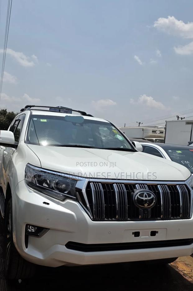 Toyota Land Cruiser Prado 2.8 2019 White