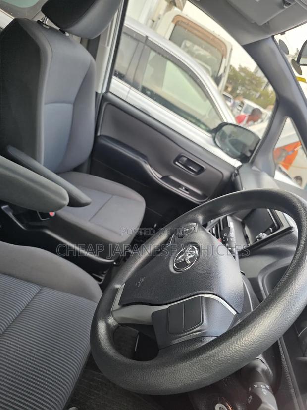 Toyota Noah 2017 Pearl