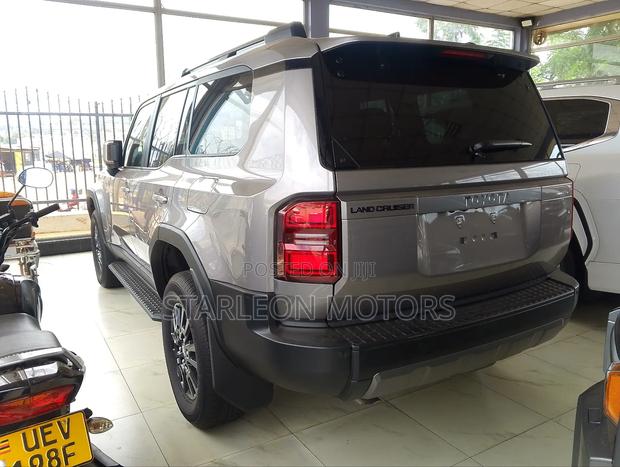 New Toyota Land Cruiser Prado 2.7 2024 Gold