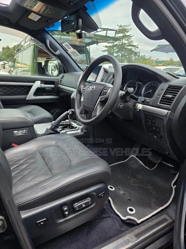 Toyota Land Cruiser 4.6 V8 ZX 2018 Black