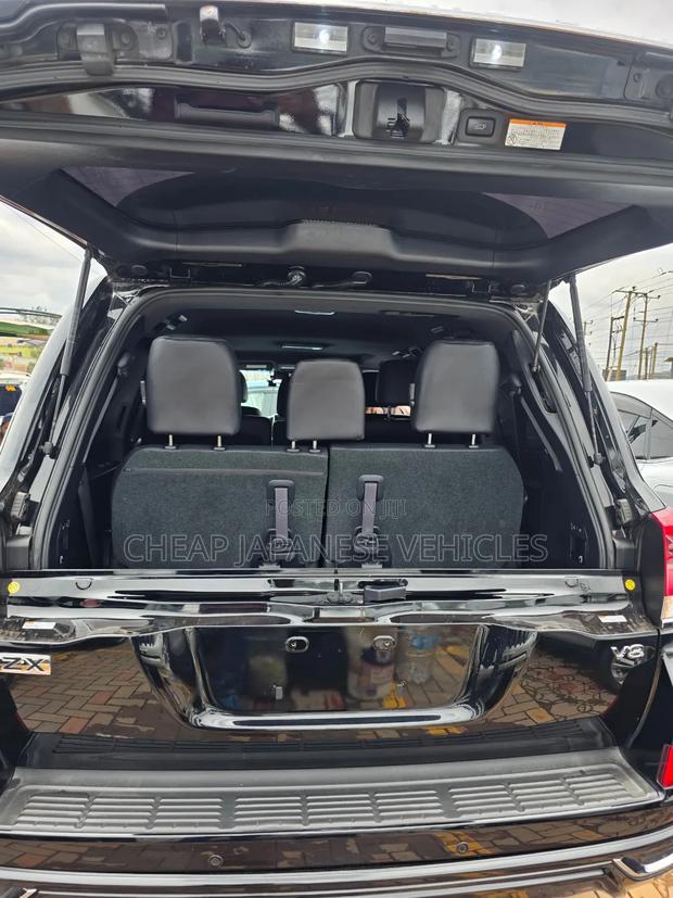 Toyota Land Cruiser 4.6 V8 ZX 2018 Black