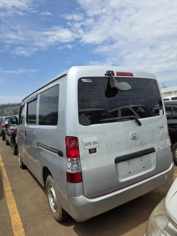 Toyota Lite-Ace 2013 Silver