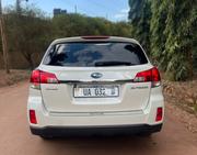 Subaru Outback 2.5i Premium 2011 White for sale