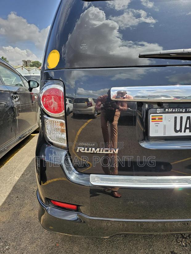 Toyota Corolla Rumion 2010 Black