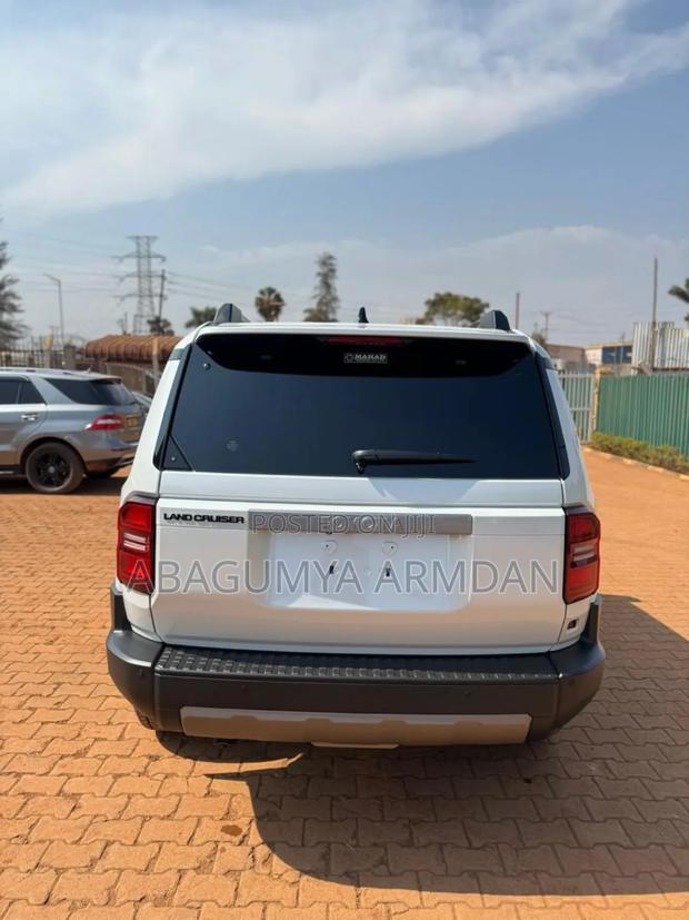 New Toyota Land Cruiser Prado 2.7 2024 White