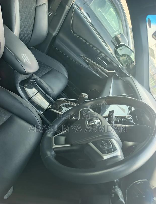 Toyota Harrier 2.0 2014 White
