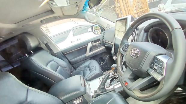 Toyota Land Cruiser 2016 White