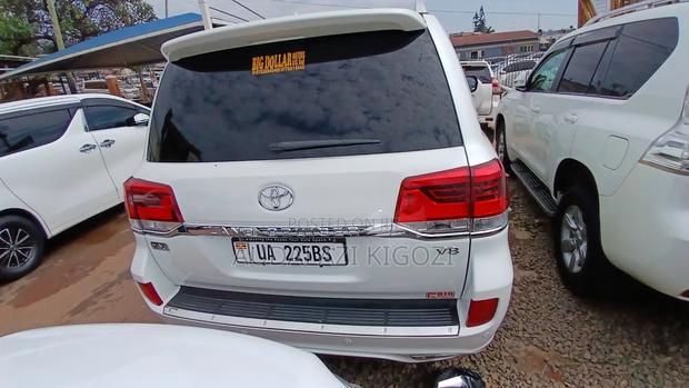 Toyota Land Cruiser 2016 White