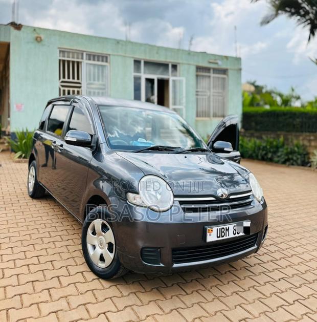 Toyota Sienta 1.5 AWD 2008 Gray