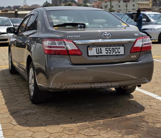 Toyota Premio 2011 Beige