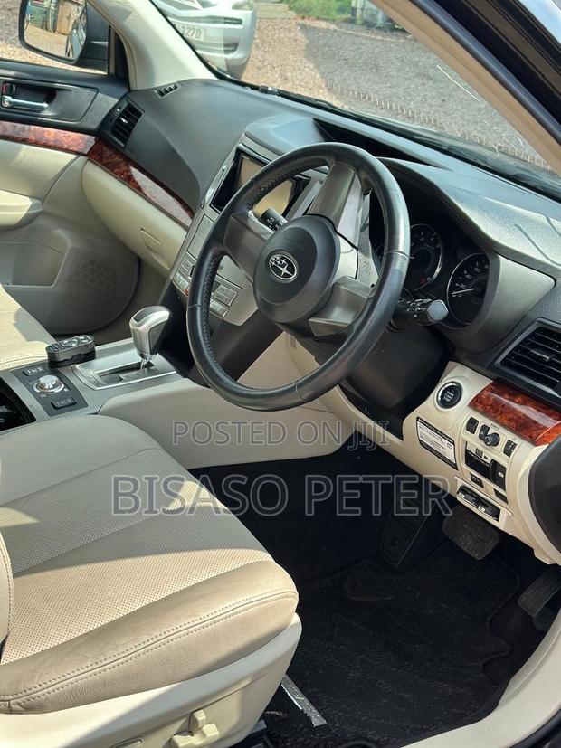 Subaru Outback 2.5i 2011 Black
