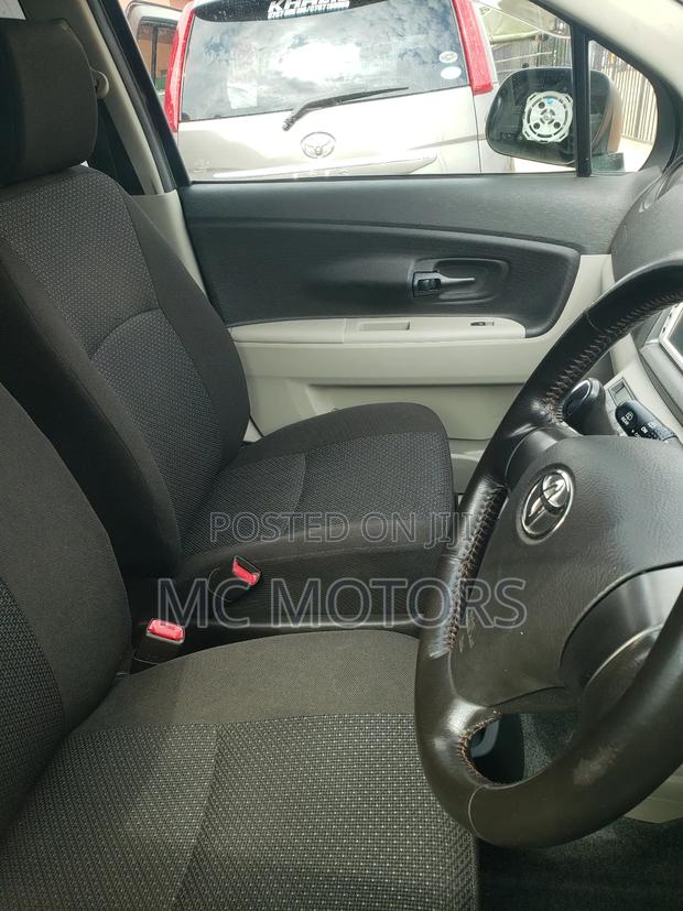 Toyota Passo Sette 1.5 AWD 2011 Black