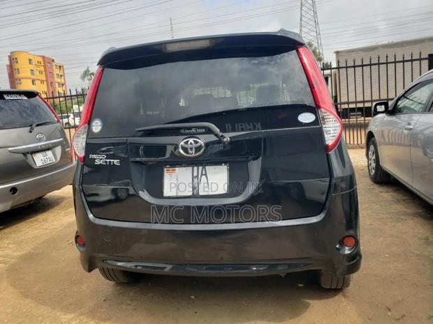 Toyota Passo Sette 1.5 AWD 2011 Black