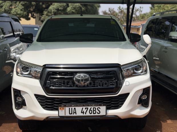 Toyota Hilux 2020 White