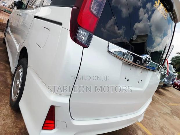 Toyota Noah 2014 White