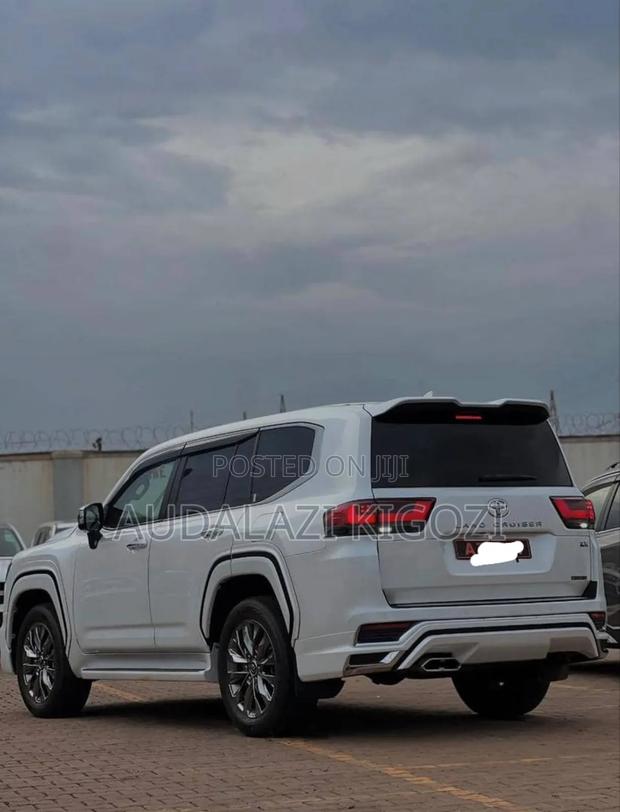 Toyota Land Cruiser 2023 White