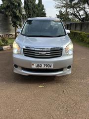 Toyota Noah 2011 White for sale