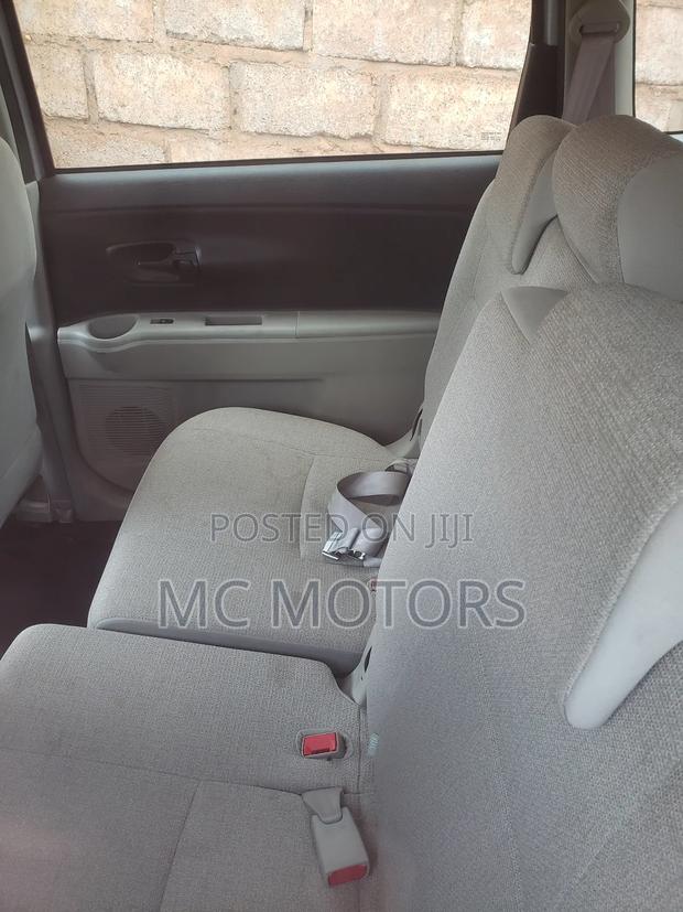 Toyota Passo Sette 1.5 AWD 2011 Silver