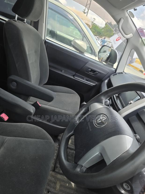 Toyota Noah 2011 Silver