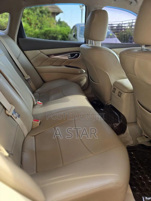Nissan Fuga 2013 Silver