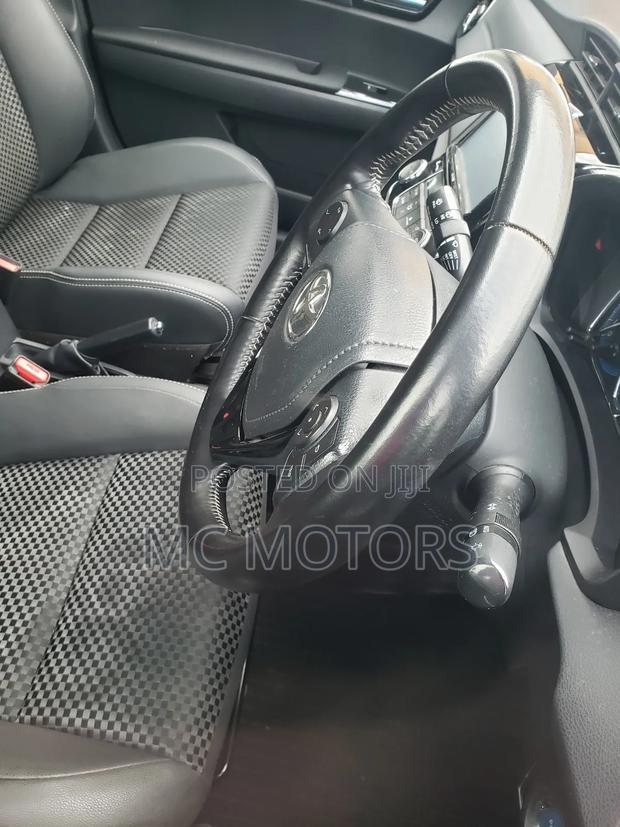 Toyota Corolla Fielder 1.5 Hybrid FWD 2016 White