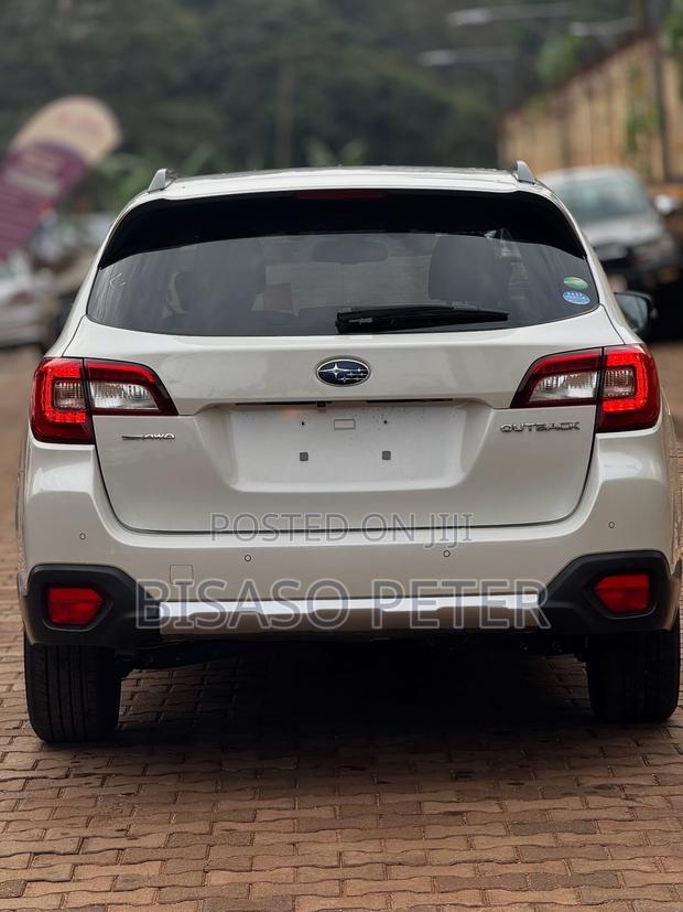 Subaru Outback 2.5i Premium AWD 2017 White