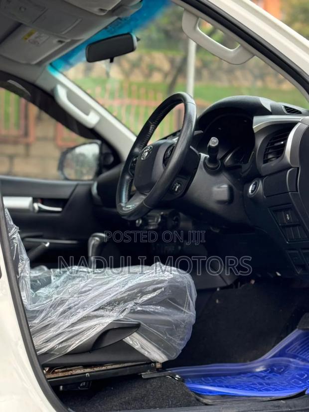 Toyota Land Cruiser Prado 2018 White