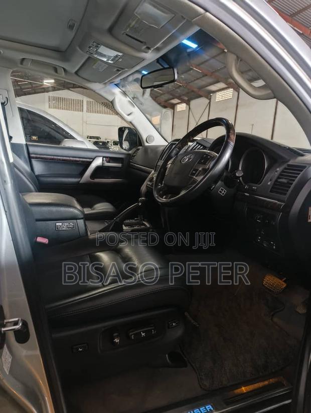 Toyota Land Cruiser 4.6 V8 ZX 2011 Silver
