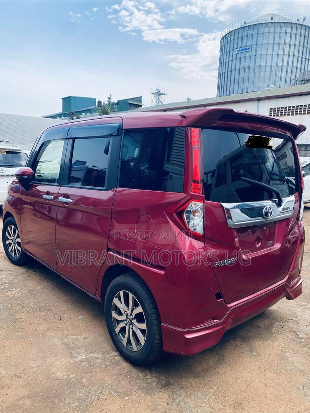 Toyota Roomy 2016 Maroon