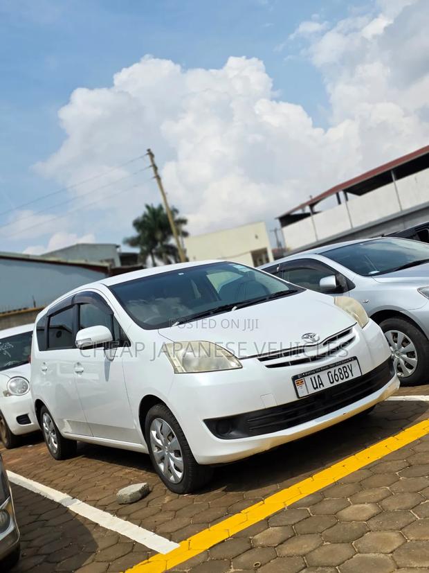 Toyota Passo Sette 2011 Pearl