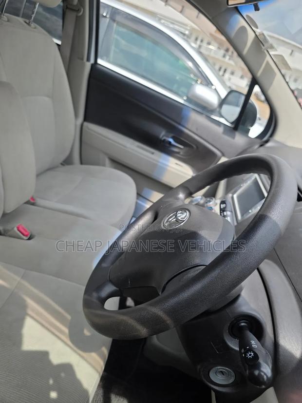 Toyota Passo Sette 2011 Pearl