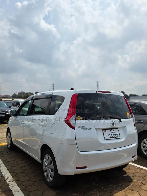 Toyota Passo Sette 2011 Pearl
