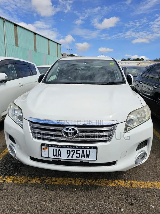 Toyota Vanguard 2010 White