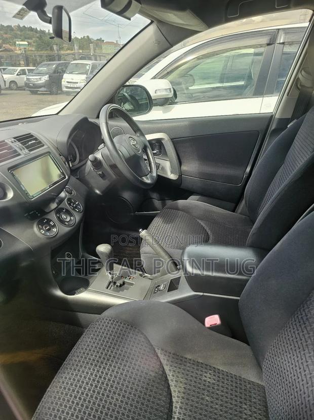 Toyota Vanguard 2010 White