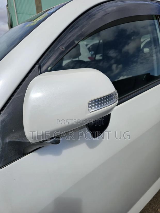 Toyota Vanguard 2010 White