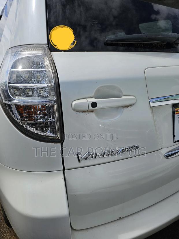 Toyota Vanguard 2010 White