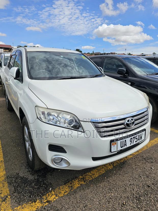 Toyota Vanguard 2010 White