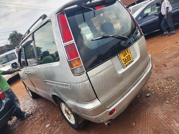 Toyota Noah 2.0 FWD (8 Seater) 2002 Silver