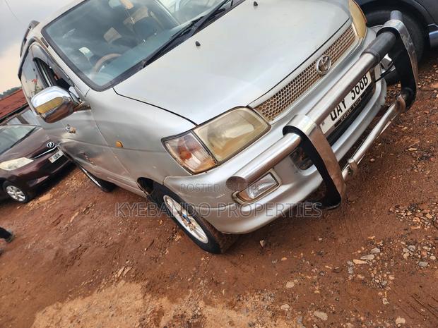 Toyota Noah 2.0 FWD (8 Seater) 2002 Silver