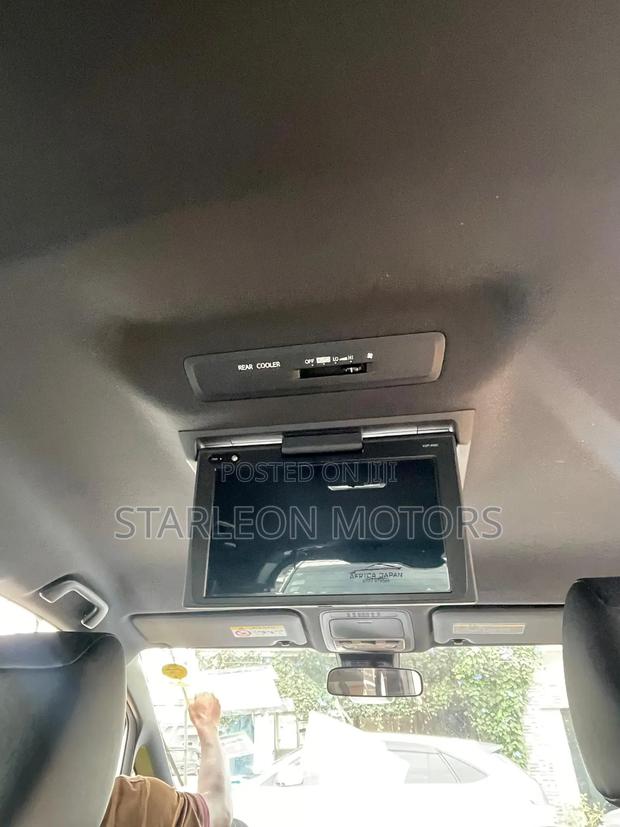 Toyota Noah 2.0 AWD (8 Seater) 2017 White