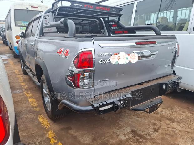 Toyota Hilux 2018 Silver