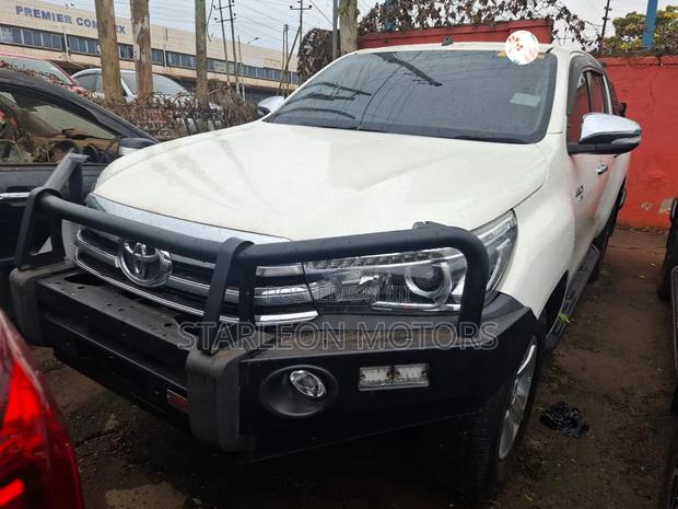 Toyota Hilux 2018 Silver