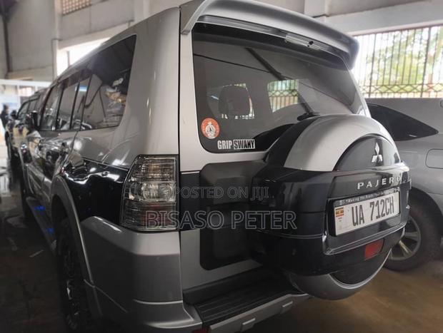 Mitsubishi Pajero 2010 Gray