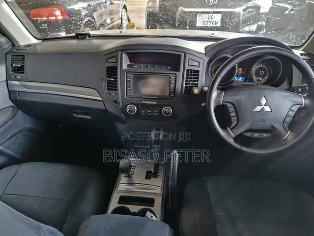 Mitsubishi Pajero 2010 Gray