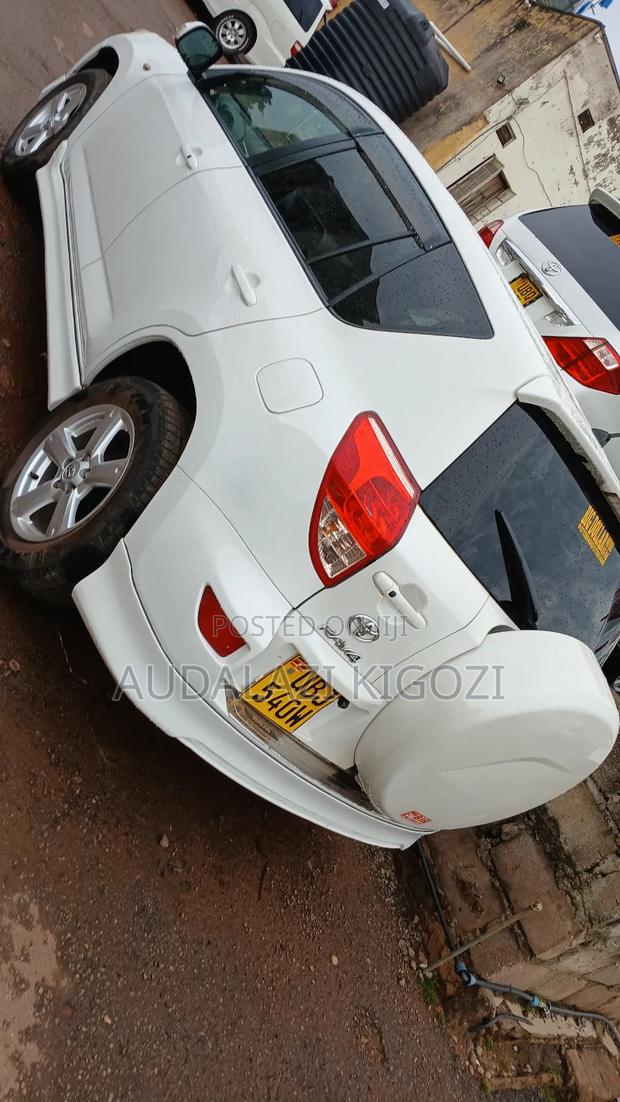 Toyota RAV4 2010 White