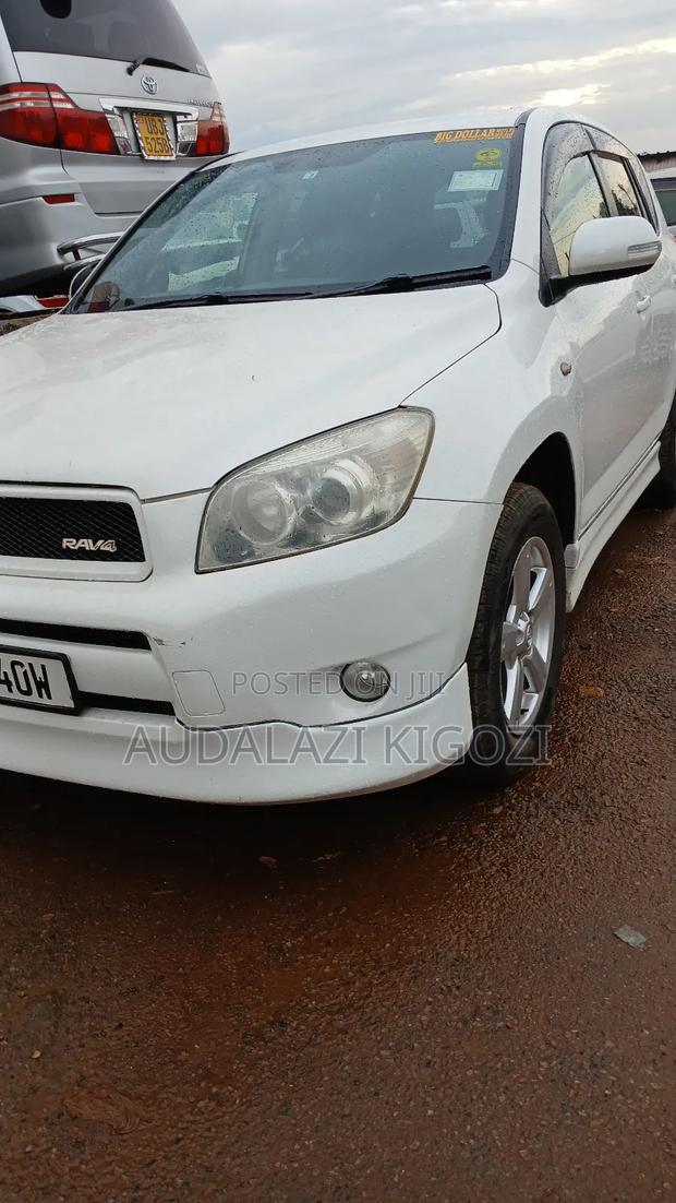 Toyota RAV4 2010 White