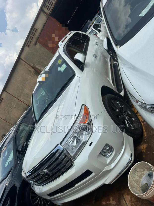 Toyota Land Cruiser 4.6 V8 ZX 2016 White
