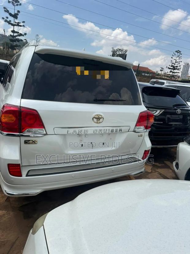 Toyota Land Cruiser 4.6 V8 ZX 2016 White
